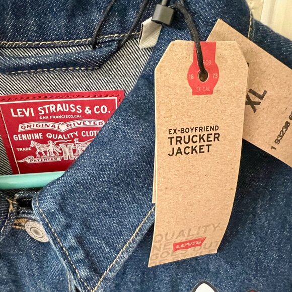 🎀 Levi’s x Hello Kitty Trucker Jacket (2018 Collab) – Size XL – NWT - Picture 2 of 6